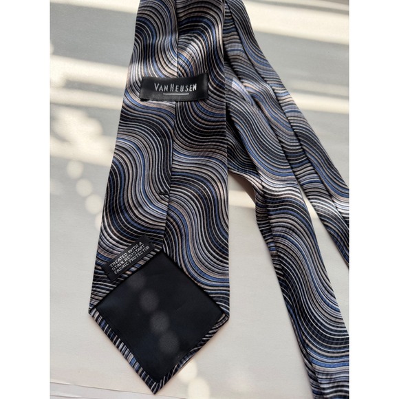 Van Heusen Silk Necktie Abstract Wavy Stripes Blue‎ Gray Black Men's Tie - Picture 2 of 2